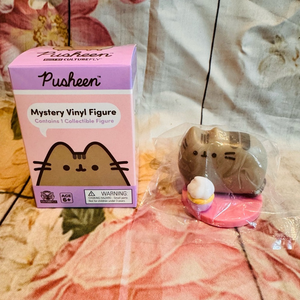 New Pusheen Vinyl Figure "Cupcake" (Comes with box)